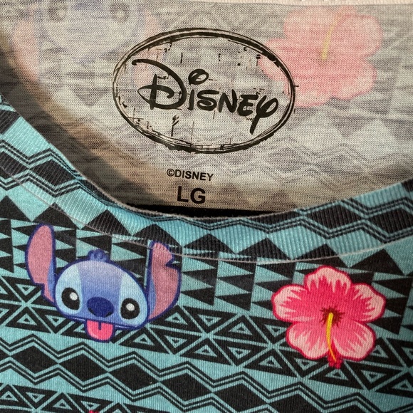 Disney Stitch Short Sleeve Tee design with Stitch’s Face and flowers, Size Large - Picture 3 of 4